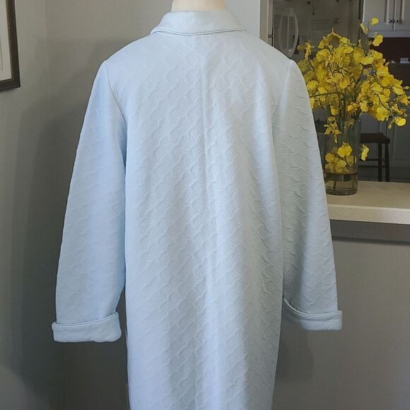 JASMINE ROBE. powder blue.  Maxi, big pockets. Size large. Button down Excellent - Picture 7 of 10